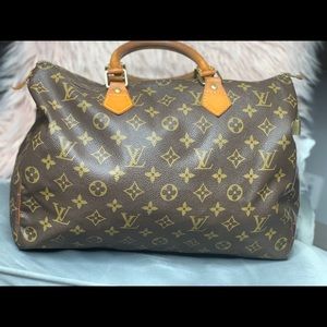 ❌SOLD❌ Authentic Vintage Speedy 35